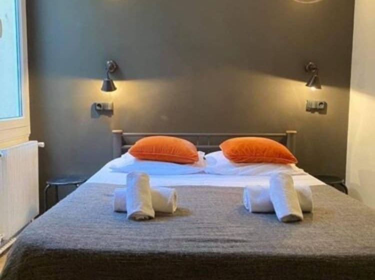 חדר סטנדרט לשלושה, Chanteclair