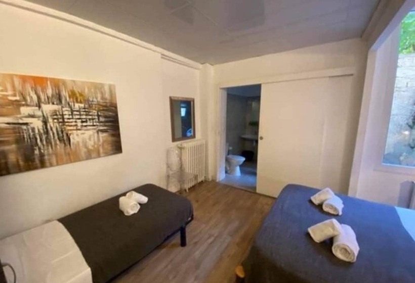 חדר סטנדרט לשלושה, Chanteclair