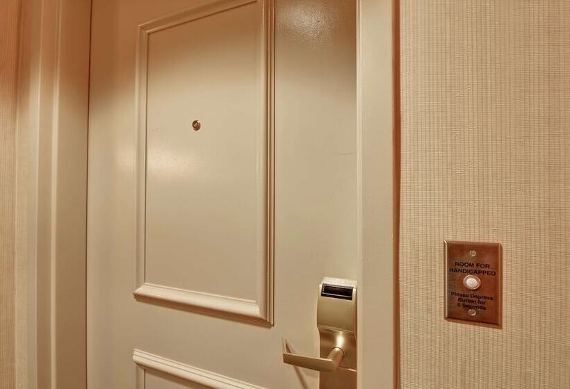 جناح لذوى الاحتياجات الخاصة, Embassy Suites By Hilton Savannah Airport