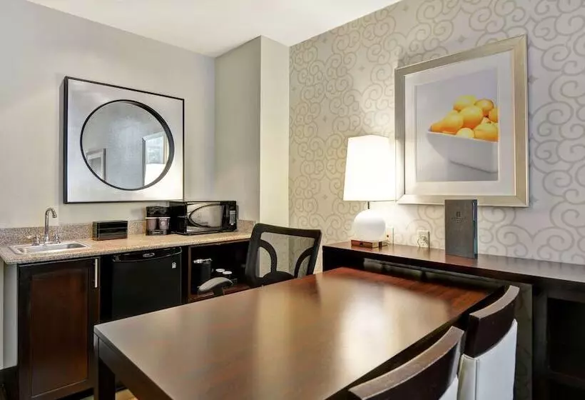 身障者適用スイートルーム, Embassy Suites By Hilton Savannah Airport