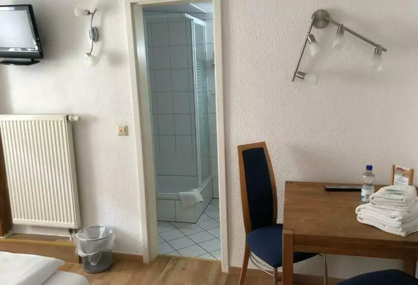 Standard Neljän Hengen Huone, Gasthof Inselgraben Garni