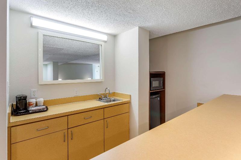 스위트, Hampton Inn & Suites Fredericksburg South