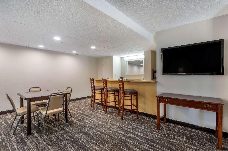 스위트, Hampton Inn & Suites Fredericksburg South