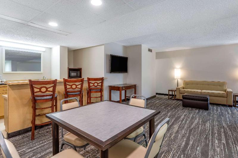 스위트, Hampton Inn & Suites Fredericksburg South