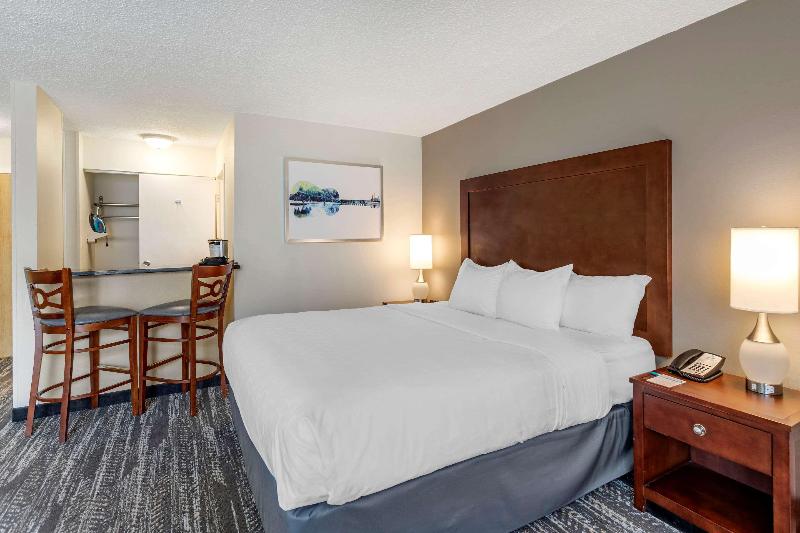 스위트, Hampton Inn & Suites Fredericksburg South