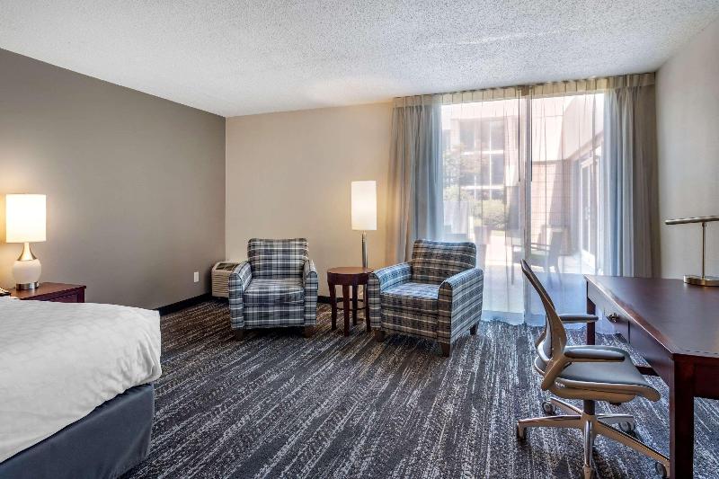 스위트, Hampton Inn & Suites Fredericksburg South