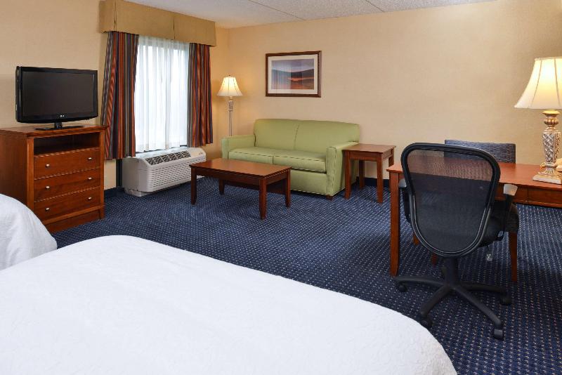 스위트, Hampton Inn & Suites Fredericksburg South