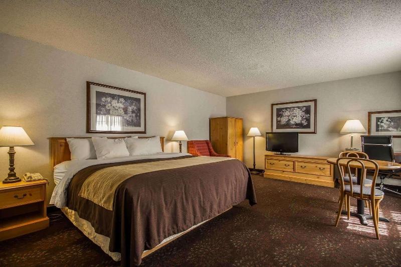 מיטת קינג בסוויטה, Hampton Inn & Suites Lincoln   Northeast I 80