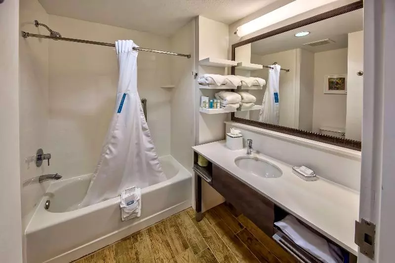 キングサイズベッドのスタンダードルーム, Hampton Inn Winter Haven