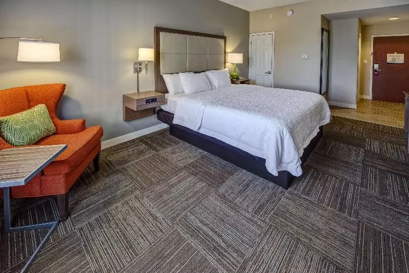 キングサイズベッドのスタンダードルーム, Hampton Inn Winter Haven