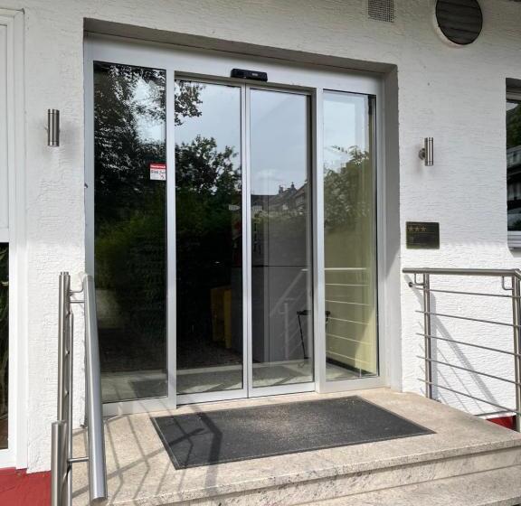 غرفة قياسية فردية, Herzog