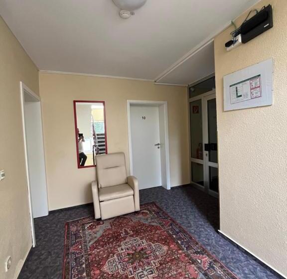 غرفة ديلوكس, Herzog