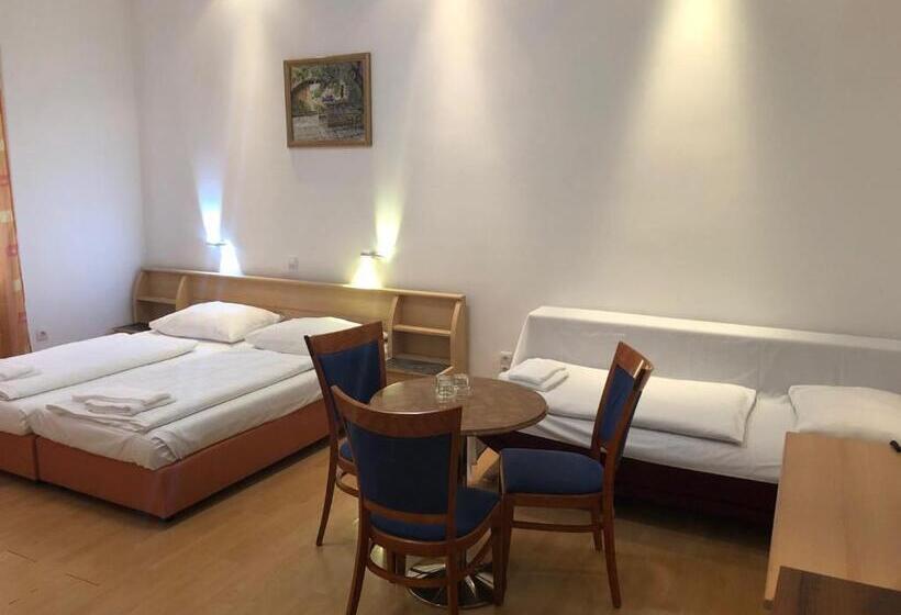 اتاق استاندارد سه نفره, Pension Vera