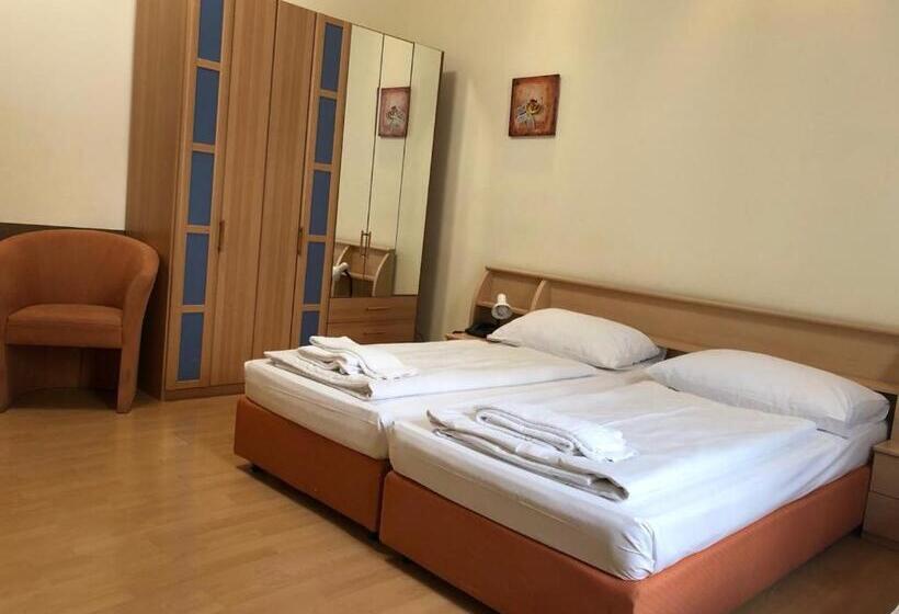 اتاق استاندارد سه نفره, Pension Vera