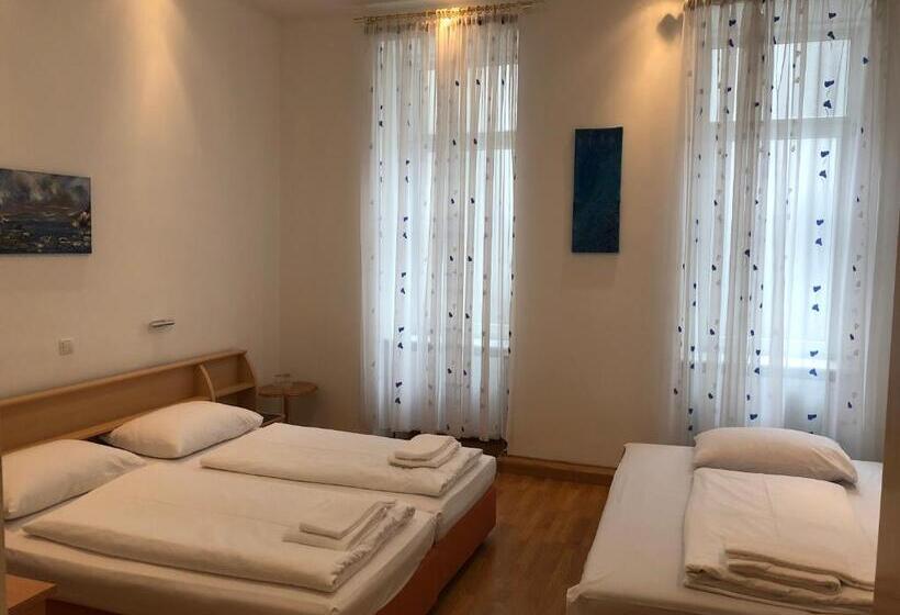 اتاق استاندارد سه نفره, Pension Vera