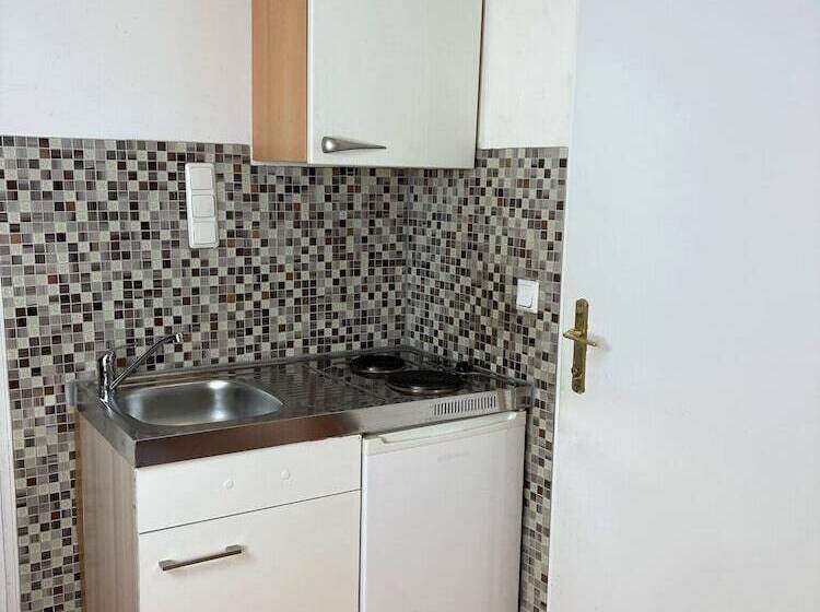 اتاق خانوادگی, Pension Vera