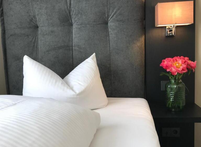 اتاق استاندارد یک نفره, Ross