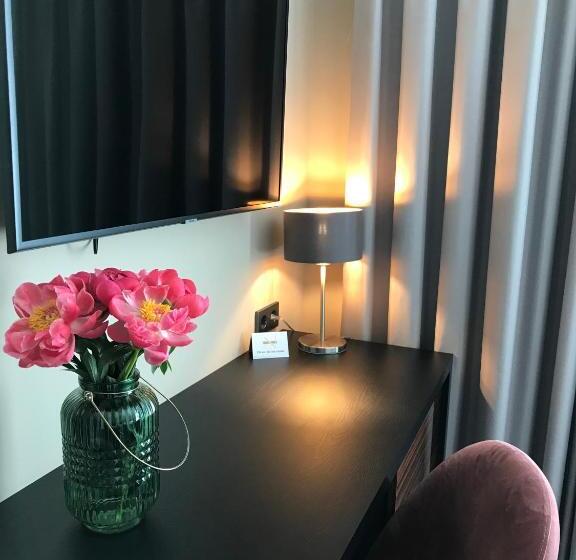 اتاق استاندارد یک نفره, Ross