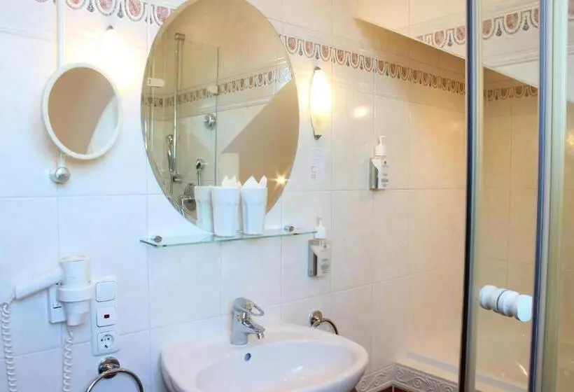 اتاق استاندارد با چشم‌انداز کوهستان, Landhotel Guglhupf