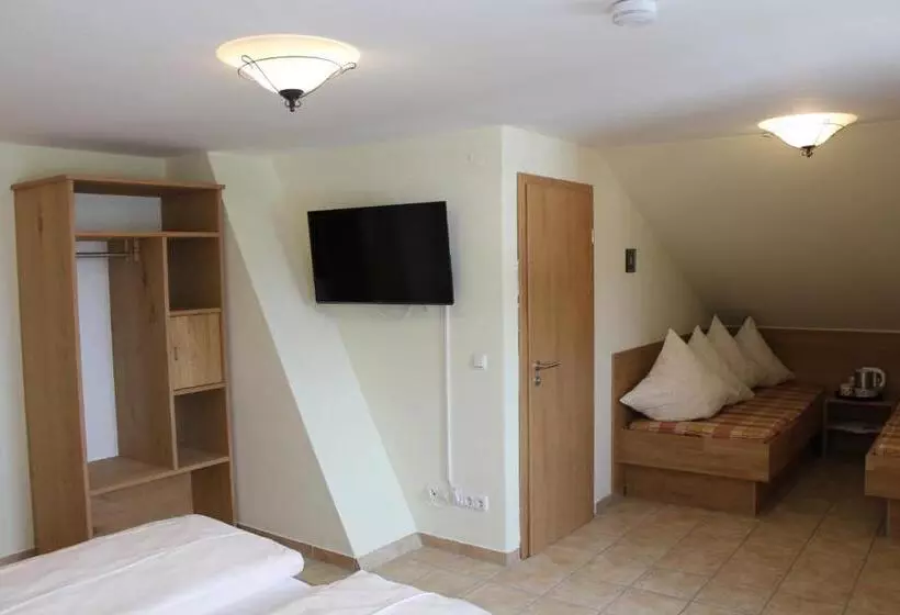 اتاق کلاسیک چهارنفره, Landhotel Guglhupf