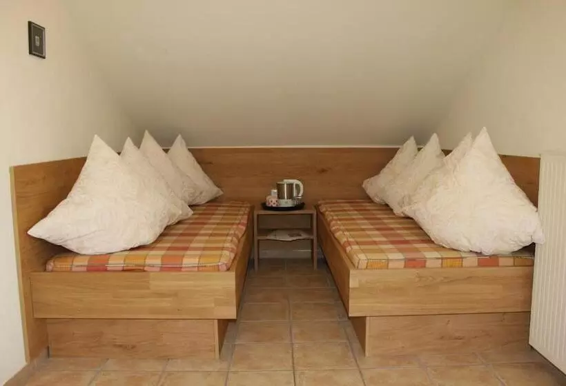 اتاق کلاسیک چهارنفره, Landhotel Guglhupf