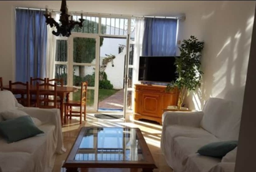 דירת חדר, El Capistrano Sur