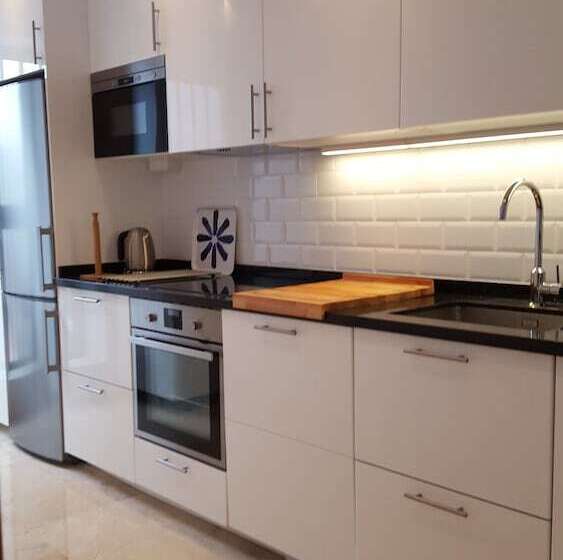 דירת שלושה חדרים, El Capistrano Sur