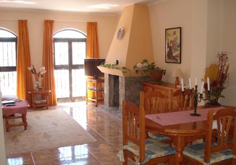 דירת שלושה חדרים, El Capistrano Sur