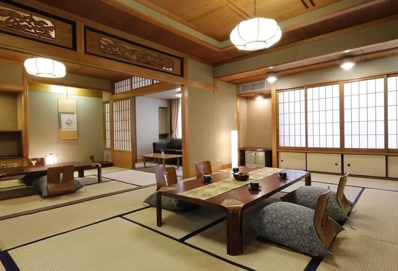 اتاق خانوادگی, Ryokan Asukasou At The Entrancne Of Nara Park