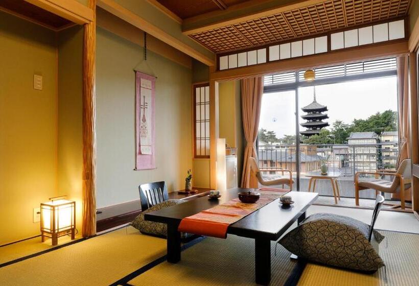 이코노미 트리플 룸, Ryokan Asukasou At The Entrancne Of Nara Park