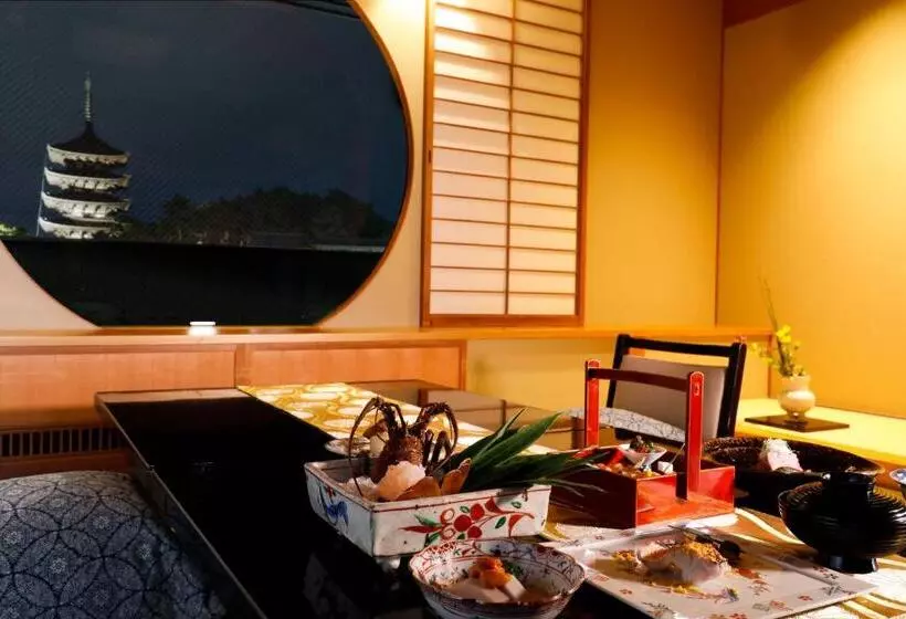 اتاق استاندارد چهار تخته, Ryokan Asukasou At The Entrancne Of Nara Park