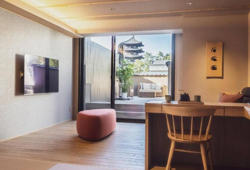 주니어 스위트 발코니, Ryokan Asukasou At The Entrancne Of Nara Park