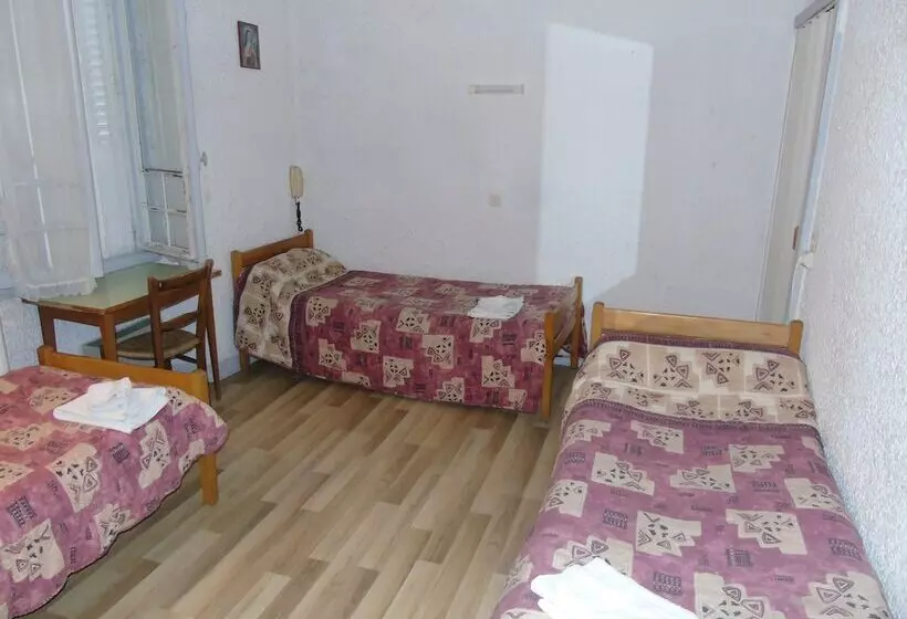 اتاق استاندارد سه نفره, Hôtel Saint Christophe