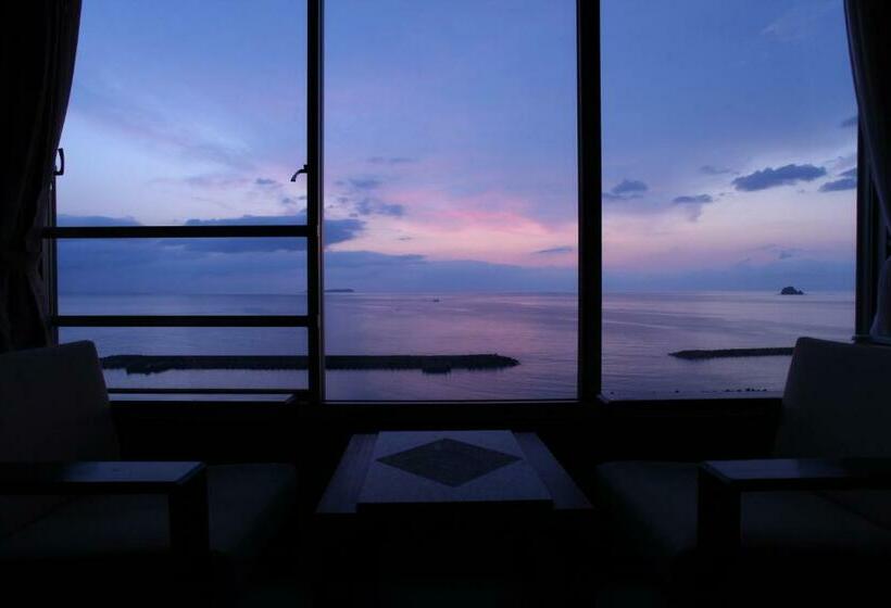 套房, Kameya Rakan