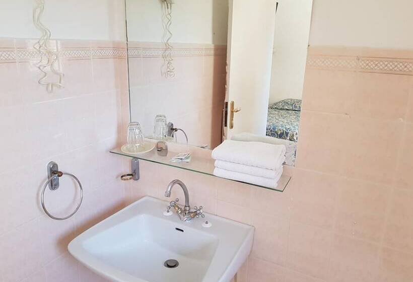 غرفة قياسية ثلاثية, La Clé Du Sud