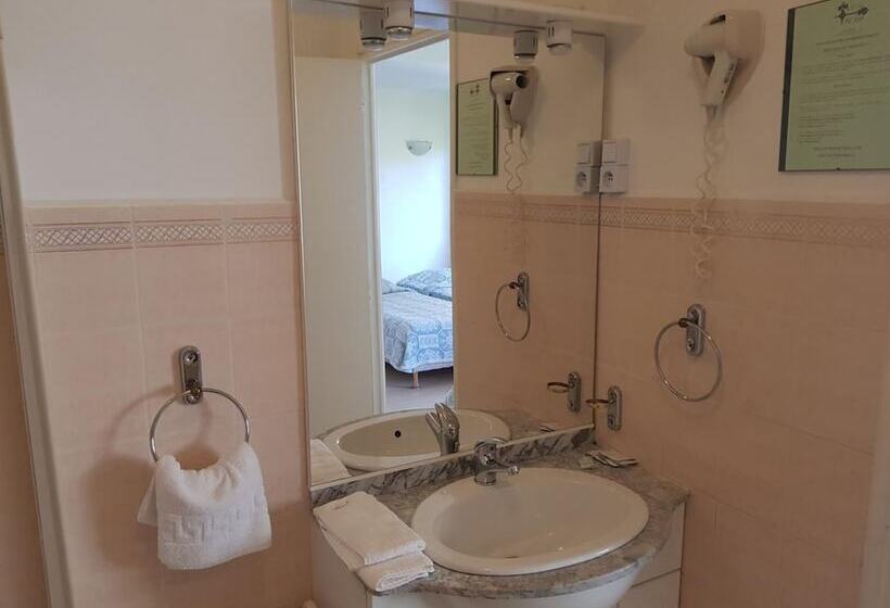 غرفة قياسية رباعية, La Clé Du Sud