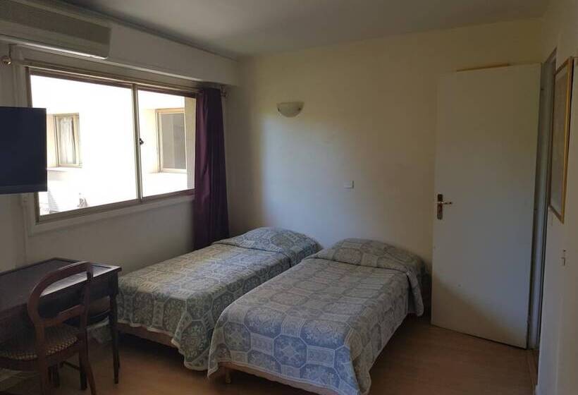 غرفة قياسية رباعية, La Clé Du Sud