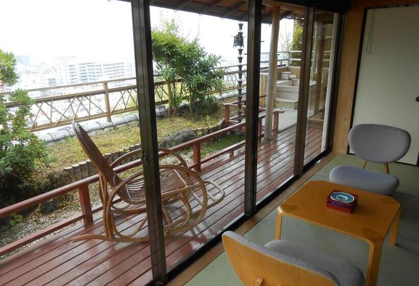 수피리어 룸, Shin Kadoya