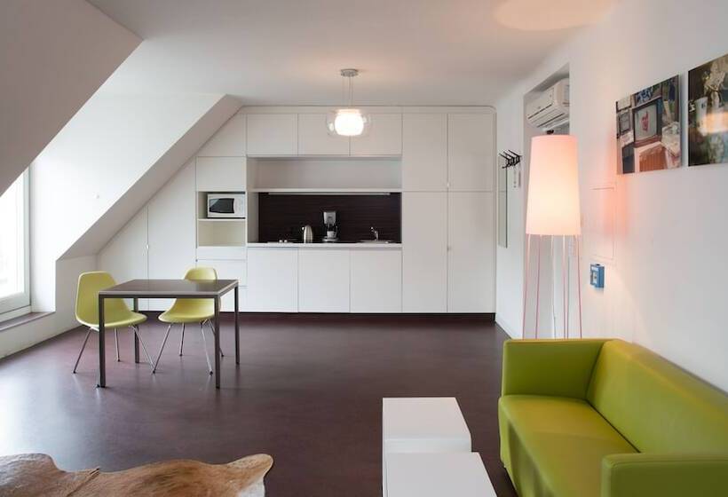 阁楼房, Stanys  Das Apartment