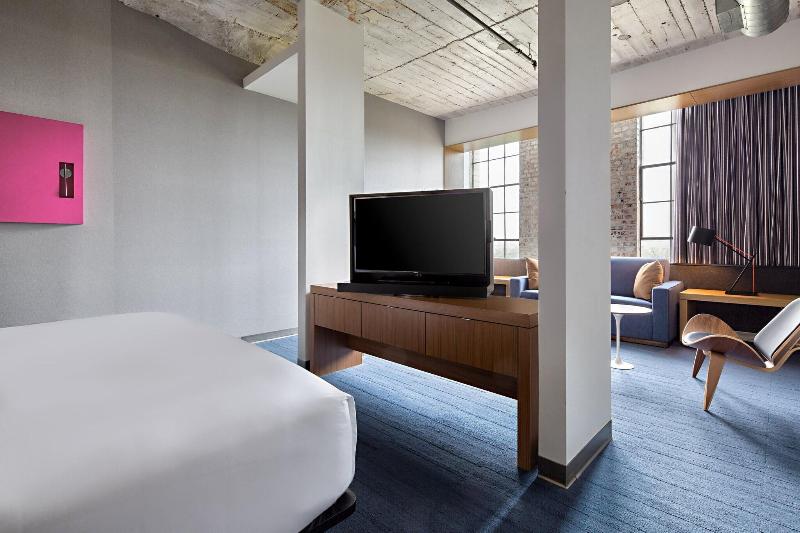 스위트 킹사이즈 침대, Aloft Dallas Downtown