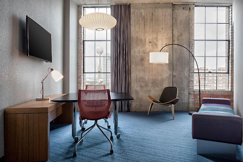 スイート, Aloft Dallas Downtown