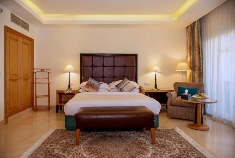 מיטת קינג בסוויטה, Best Western Plus Lackland Hotel And Suites