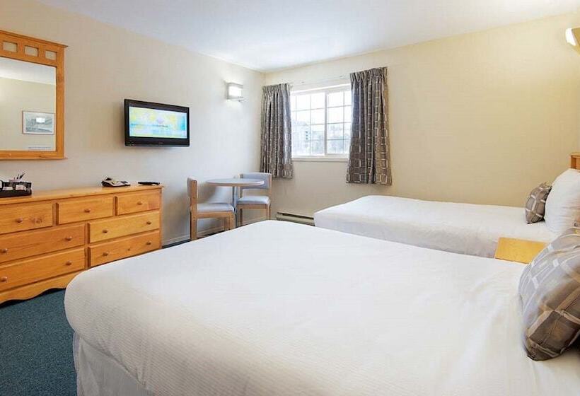 ２ダブルベッドのスタンダードルーム, Fernie Slopeside Lodge