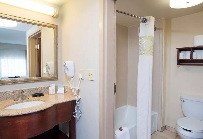 スタンダードスタジオ, Hampton Inn & Suites Cincinnati Union Center