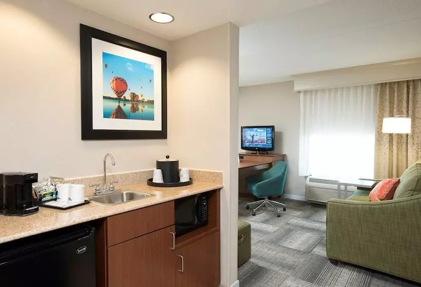 スタンダードスタジオ, Hampton Inn & Suites Cincinnati Union Center
