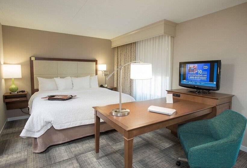 스탠다드 스튜디오, Hampton Inn & Suites Cincinnati Union Center