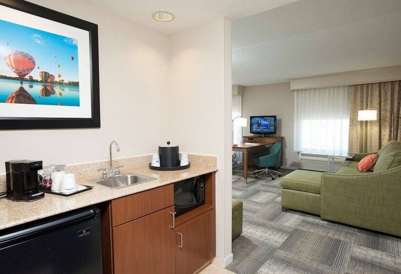 스탠다드 스튜디오, Hampton Inn & Suites Cincinnati Union Center