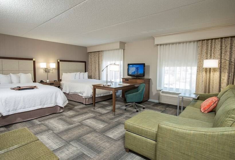 스탠다드 스튜디오, Hampton Inn & Suites Cincinnati Union Center