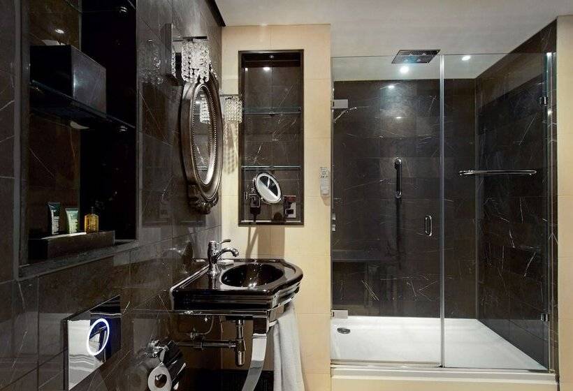 Номер Deluxe Кровать Кинг, Hilton London Syon Park