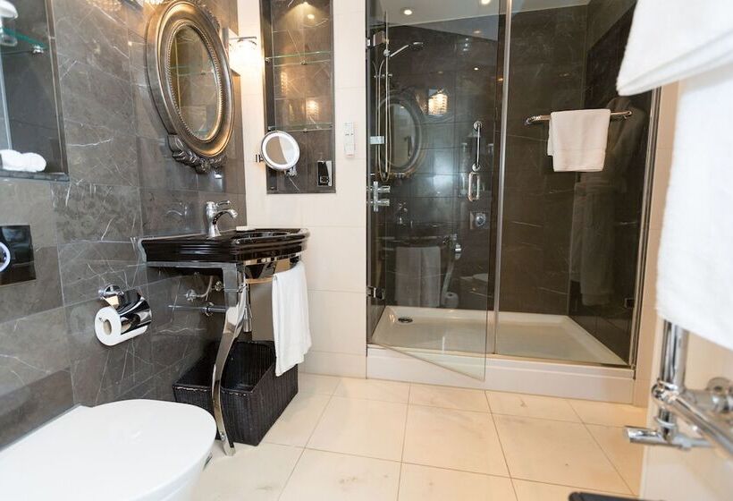 Номер Deluxe Кровать Кинг, Hilton London Syon Park